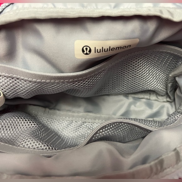 Lululemon Everywhere Belt Bag - Picture 3 of 4